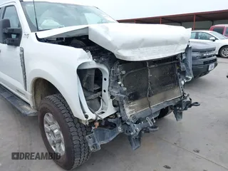 2024 Ford F-250 XL z VIN 1FT7W2BT5REC68882, wystawiony jako IAAI lot #42462526 z przebiegiem 59 686 mil mil oraz . Historia ofert i sprzedaży dostępna na DreamBid. Obrazek 18.