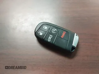 2016 Chrysler 300 S z VIN 2C3CCAGG1GH152537, wystawiony jako IAAI lot #37898509 z przebiegiem Nie podano mil oraz . Historia ofert i sprzedaży dostępna na DreamBid. Obrazek 11.