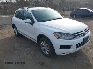 2013 Volkswagen Touareg Exec с VIN WVGEF9BP0DD006992, выставлен на аукционе IAAI как лот 41800140 с пробегом 177 299 миль миль и . История ставок и продаж доступна на DreamBid. Изображение 1.