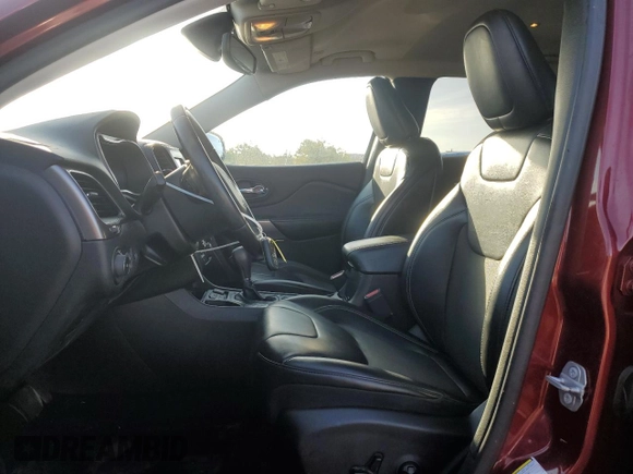 2019 Jeep Cherokee Latitude Plus z VIN 1C4PJLLB2KD313007, wystawiony jako Copart lot #60485245 z przebiegiem 99 929 mil mil oraz Szkoda całkowita • Salvage title. Historia ofert i sprzedaży dostępna na DreamBid. Obrazek 7.