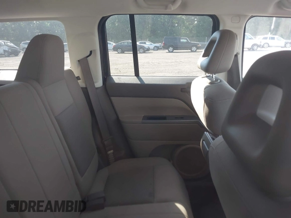 2007 Jeep Patriot Sport with VIN 1J8FT28W77D363302, listed as a IAAI auction lot 41155420 with 120,106 mi miles and . Bid and sale history available at DreamBid. Image 8.