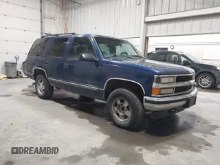1999 Chevrolet Tahoe Z71 z VIN 1GNEK13R8XJ523049, wystawiony jako IAAI lot #41992101 z przebiegiem 180 169 mil mil oraz . Historia ofert i sprzedaży dostępna na DreamBid. Obrazek 1.
