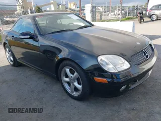 2002 Mercedes-Benz SLK 320 z VIN WDBKK65F02F241087, wystawiony jako IAAI lot #41894441 z przebiegiem 100 232 mil mil oraz . Historia ofert i sprzedaży dostępna na DreamBid. Obrazek 1.