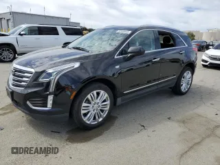 2018 Cadillac XT5 Premium Luxury FWD z VIN 1GYKNERS7JZ226197, wystawiony jako Copart lot #52640655 z przebiegiem 155 390 mil mil oraz Szkody całkowita. Historia ofert i sprzedaży dostępna na DreamBid. Obrazek 1.