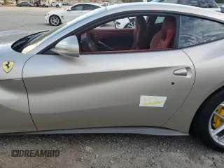 2014 Ferrari F12 z VIN ZFF74UFAXE0202704, wystawiony jako Copart lot #73676684 z przebiegiem Nie podano mil oraz Szkody całkowita. Historia ofert i sprzedaży dostępna na DreamBid. Obrazek 12.