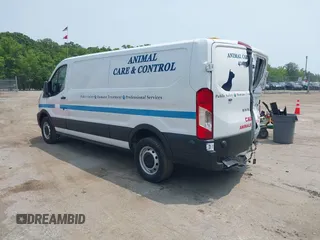 2024 Ford Transit Cargo z VIN 1FTBW1Y85RKA00455, wystawiony jako IAAI lot #42436443 z przebiegiem 8 015 mil mil oraz . Historia ofert i sprzedaży dostępna na DreamBid. Obrazek 3.