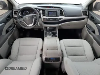 2018 Toyota Highlander LE with VIN 5TDZARFH6JS040524, listed as a Copart auction lot 54171085 with 62,341 mi miles and Salvage title. Bid and sale history available at DreamBid. Image 8.