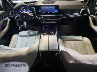 2023 BMW X7 xDrive40i z VIN 5UX23EM00P9P28204, wystawiony jako Copart lot #50878745 z przebiegiem 25 142 mil mil oraz Szkoda całkowita • Salvage title. Historia ofert i sprzedaży dostępna na DreamBid. Obrazek 8.