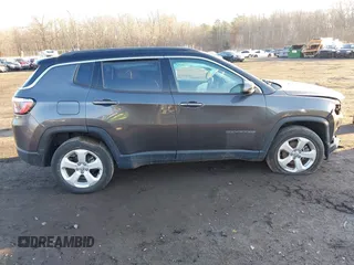 2019 Jeep Compass Latitude with VIN 3C4NJDBB8KT768355, listed as a IAAI auction lot 41480885 with 30,823 mi miles and . Bid and sale history available at carsss.com. Image 13.