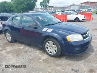 2014 Dodge Avenger SE z VIN 1C3CDZAB5EN126410, wystawiony jako IAAI lot #42524984 z przebiegiem 139 762 mil mil oraz . Historia ofert i sprzedaży dostępna na DreamBid. Obrazek 1.