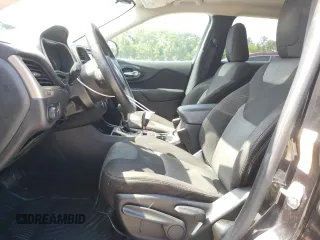 2016 Jeep Cherokee Sport z VIN 1C4PJLAB3GW233584, wystawiony jako Copart lot #61441815 z przebiegiem 168 112 mil mil oraz Szkoda całkowita • Salvage title. Historia ofert i sprzedaży dostępna na DreamBid. Obrazek 7.