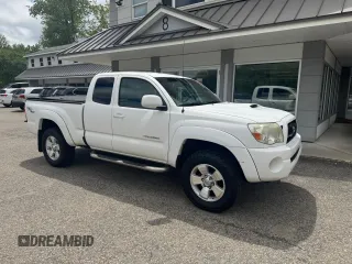 2008 Toyota Tacoma z VIN 5TEUU42N58Z487696, wystawiony jako Copart lot #58616455 z przebiegiem 147 944 mil mil oraz Czysty tytuł • Clean title. Historia ofert i sprzedaży dostępna na DreamBid. Obrazek 1.