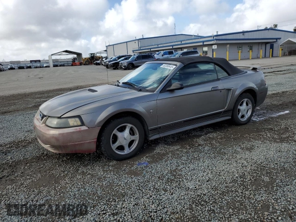 2001 Ford Mustang Deluxe with VIN 1FAFP44401F230975, listed as a Copart auction lot 45358645 with 189,402 mi miles and Salvage Title. Bid and sale history available at carsss.com. Image 1.