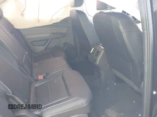 2021 Volkswagen Atlas SE z VIN 1V2RE2CA8MC201494, wystawiony jako IAAI lot #41498075 z przebiegiem 67 687 mil mil oraz . Historia ofert i sprzedaży dostępna na DreamBid. Obrazek 8.