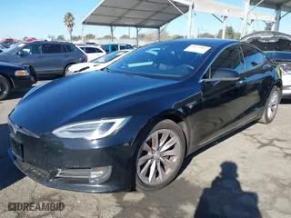 2018 Tesla Model S 75D with VIN 5YJSA1E26JF275543, listed as a IAAI auction lot 40922883 with 111,624 mi miles. Bid and sale history available at carsss.com. Image 17.