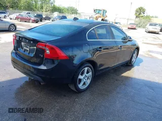 2012 Volvo S60 T5 с VIN YV1622FS2C2092353, выставлен на аукционе IAAI как лот 41872196 с пробегом Не указан миль и . История ставок и продаж доступна на DreamBid. Изображение 4.