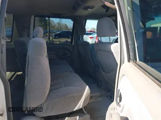 1996 Chevrolet Suburban with VIN 3GNFK16RXTG135350, listed as a IAAI auction lot 41482918 with 157,971 mi miles. Bid and sale history available at carsss.com. Image 8.