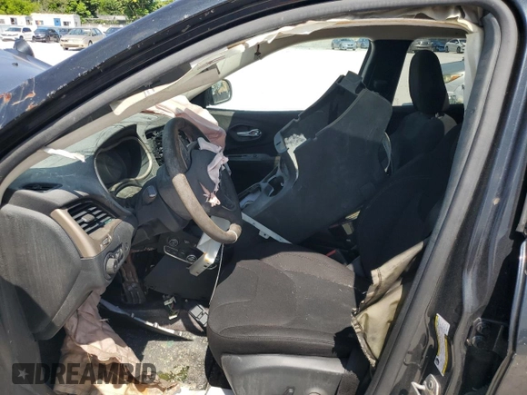 2016 Jeep Cherokee Latitude z VIN 1C4PJMCS4GW182129, wystawiony jako Copart lot #54051535 z przebiegiem 130 252 mil mil oraz Szkoda całkowita • Salvage title. Historia ofert i sprzedaży dostępna na DreamBid. Obrazek 7.