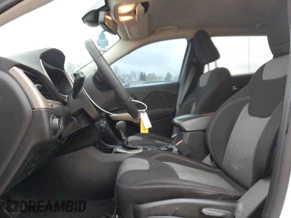2018 Jeep Cherokee Latitude with VIN 1C4PJLCBXJD554084, listed as a Copart auction lot 84484274 with 133,937 mi miles and Salvage Title. Bid and sale history available at DreamBid. Image 7.
