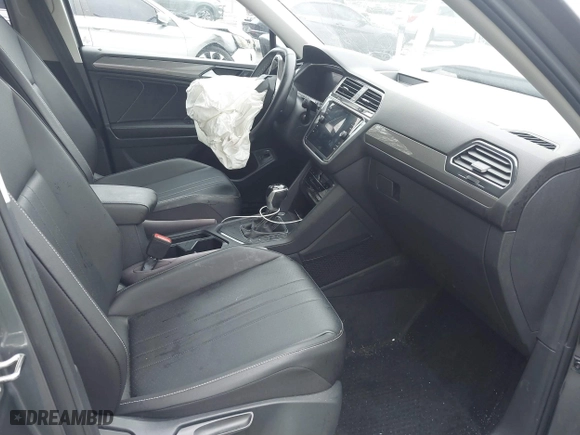 2022 Volkswagen Tiguan SE with VIN 3VV3B7AX6NM070815, listed as a IAAI auction lot 41391891 with 32,818 mi miles. Bid and sale history available at carsss.com. Image 5.