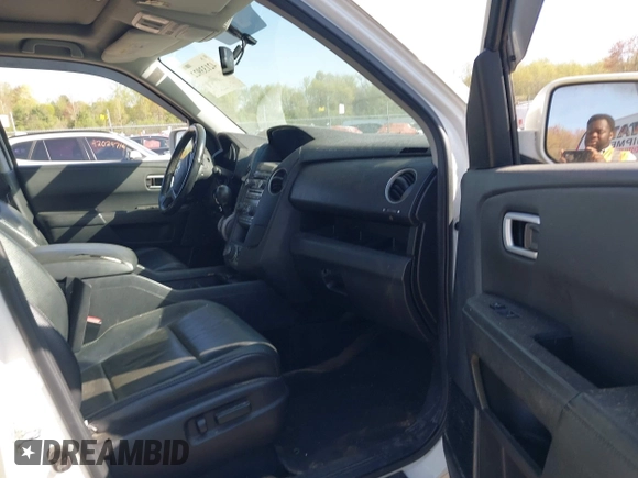 2013 Honda Pilot Touring with VIN 5FNYF4H97DB069979, listed as a IAAI auction lot 42133922 with 276,574 mi miles and . Bid and sale history available at carsss.com. Image 5.