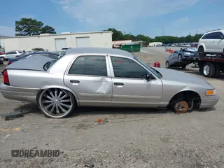 2010 Ford Police Interceptor с VIN 2FABP7BV9AX125268, выставлен на аукционе IAAI как лот 42340529 с пробегом Не указан миль и . История ставок и продаж доступна на DreamBid. Изображение 13.