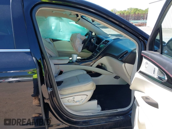 2016 Lincoln MKX Black Label with VIN 2LMPJ9JP1GBL55716, listed as a IAAI auction lot 42002075 with 85,200 mi miles. Bid and sale history available at carsss.com. Image 5.