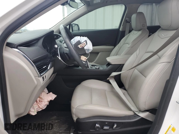 2021 Cadillac XT4 FWD Premium Luxury with VIN 1GYFZCR43MF032297, listed as a Copart auction lot 47379085 with 36,065 mi miles and Salvage Title. Bid and sale history available at DreamBid. Image 7.