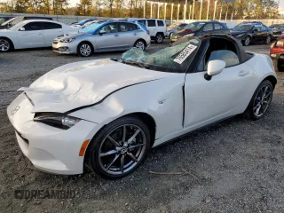 2020 Mazda MX-5 Miata Grand Touring z VIN JM1NDAD7XL0410784, wystawiony jako Copart lot #76585414 z przebiegiem Nie podano mil oraz Nie do naprawy • Non repairable. Historia ofert i sprzedaży dostępna na DreamBid. Obrazek 1.