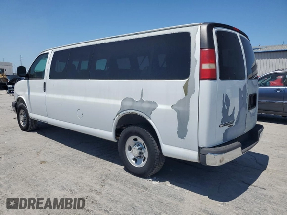 2007 Chevrolet Express Passenger z VIN 1GAHG39U971146710, wystawiony jako Copart lot #57608615 z przebiegiem 30 565 mil mil oraz Szkoda całkowita • Salvage title. Historia ofert i sprzedaży dostępna na DreamBid. Obrazek 2.