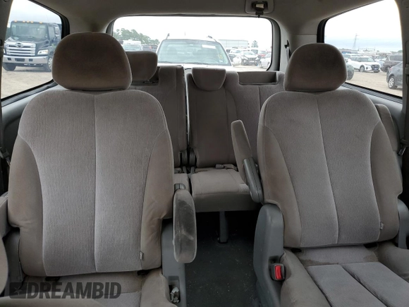 2011 Kia Sedona LX with VIN KNDMG4C79B6364284, listed as a Copart auction lot 70385124 with 308,471 mi miles and Clean Title. Bid and sale history available at carsss.com. Image 10.