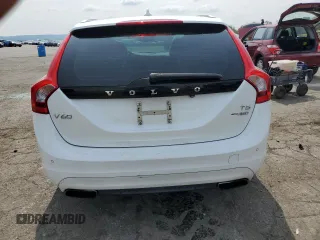 2015 Volvo V60 z VIN YV1612SD5F1202932, wystawiony jako Copart lot #56551523 z przebiegiem 83 417 mil mil oraz . Historia ofert i sprzedaży dostępna na DreamBid. Obrazek 6.