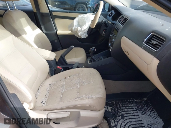 2011 Volkswagen Jetta SE z VIN 3VWDX7AJ0BM344471, wystawiony jako IAAI lot #42307475 z przebiegiem 217 998 mil mil oraz . Historia ofert i sprzedaży dostępna na DreamBid. Obrazek 5.