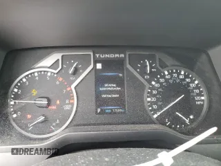 2024 Toyota Tundra z VIN 5TFKB5GD3RX002628, wystawiony jako Copart lot #43646195 z przebiegiem 17 559 mil mil oraz Czysty tytuł • Clean title. Historia ofert i sprzedaży dostępna na DreamBid. Obrazek 9.