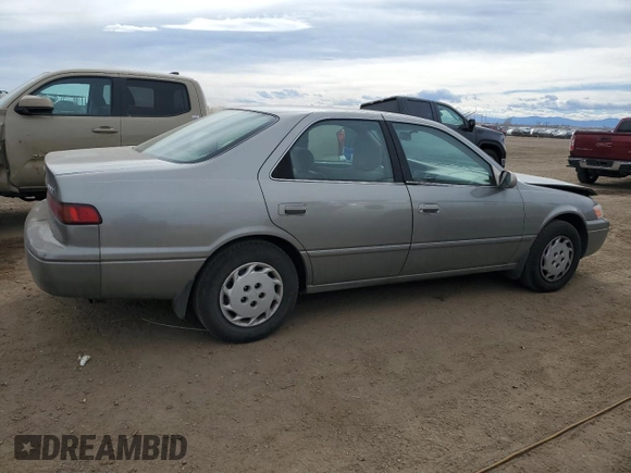 1998 Toyota Camry LE z VIN JT2BG28K7W0215608, wystawiony jako Copart lot #49919085 z przebiegiem 182 353 mil mil oraz Czysty tytuł • Clean title. Historia ofert i sprzedaży dostępna na DreamBid. Obrazek 3.
