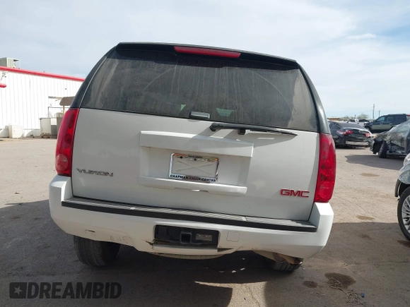 2007 GMC Yukon SLE w/3SA with VIN 1GKFC13C27R262495, listed as a IAAI auction lot 41246373 with 1 mi miles. Bid and sale history available at carsss.com. Image 16.
