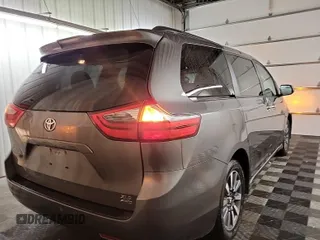 2020 Toyota Sienna XLE with VIN 5TDDZ3DC4LS229943, listed as a IAAI auction lot 42175661 with 100,546 mi miles. Bid and sale history available at carsss.com. Image 6.