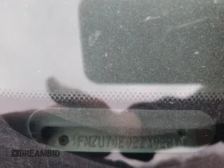 2002 Ford Explorer Eddie Bauer z VIN 1FMZU74E92ZA92214, wystawiony jako Copart lot #50158195 z przebiegiem 277 695 mil mil oraz Szkoda całkowita • Salvage title. Historia ofert i sprzedaży dostępna na DreamBid. Obrazek 13.