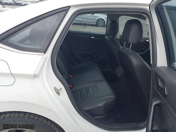 2019 Volkswagen Jetta SEL Premium with VIN 3VWG57BU3KM103807, listed as a IAAI auction lot 41733098 with 68,608 mi miles. Bid and sale history available at carsss.com. Image 8.
