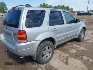 2004 Ford Escape Limited with VIN 1FMCU94104KB50513, listed as a IAAI auction lot 41720459 with 200,798 mi miles. Bid and sale history available at carsss.com. Image 4.
