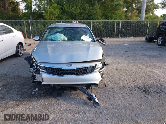 2020 Kia Optima SE z VIN 5XXGT4L33LG438808, wystawiony jako IAAI lot #41901977 z przebiegiem 111 126 mil mil oraz . Historia ofert i sprzedaży dostępna na DreamBid. Obrazek 11.