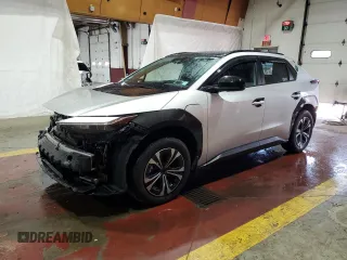 2023 Toyota bZ4X XLE z VIN JTMABACA0PA025591, wystawiony jako Copart lot #53805205 z przebiegiem 47 238 mil mil oraz Szkoda całkowita • Salvage title. Historia ofert i sprzedaży dostępna na DreamBid. Obrazek 1.