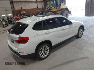 2013 BMW X1 xDrive28i z VIN WBAVL1C50DVR82757, wystawiony jako IAAI lot #42431997 z przebiegiem 225 137 mil mil oraz . Historia ofert i sprzedaży dostępna na DreamBid. Obrazek 4.