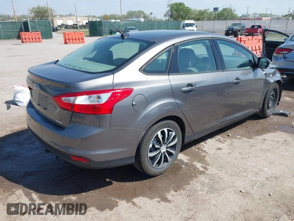 2012 Ford Focus SE с VIN 1FAHP3F20CL456565, выставлен на аукционе IAAI как лот 42045389 с пробегом 164 323 миль миль и . История ставок и продаж доступна на DreamBid. Изображение 4.