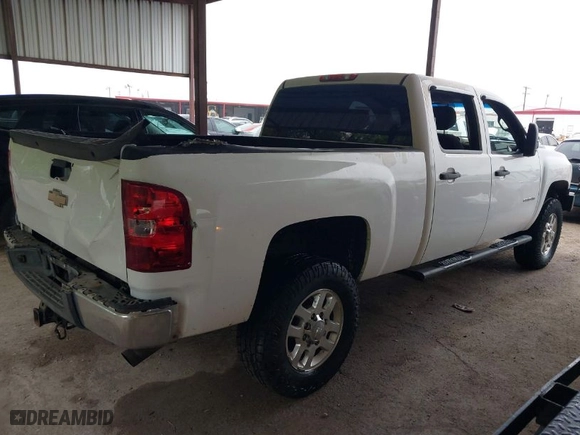 2011 Chevrolet Silverado 2500HD LT with VIN 1GC1KXCG5BF224042, listed as a IAAI auction lot 41960855 with 1 mi miles. Bid and sale history available at carsss.com. Image 4.