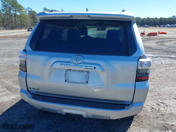 2020 Toyota 4Runner SR5 with VIN JTEBU5JR5L5762122, listed as a IAAI auction lot 41641641 with 85,653 mi miles. Bid and sale history available at carsss.com. Image 17.