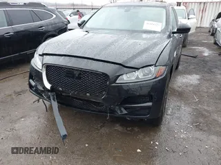 2019 Jaguar F-Pace 25t Premium z VIN SADCJ2FX5KA616255, wystawiony jako IAAI lot #41414227 z przebiegiem 65 068 mil mil oraz . Historia ofert i sprzedaży dostępna na DreamBid. Obrazek 6.