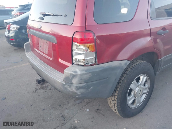 2003 Ford Escape XLT Popular 2 with VIN 1FMYU93143KC54170, listed as a IAAI auction lot 41763124 with 271,432 mi miles. Bid and sale history available at carsss.com. Image 6.