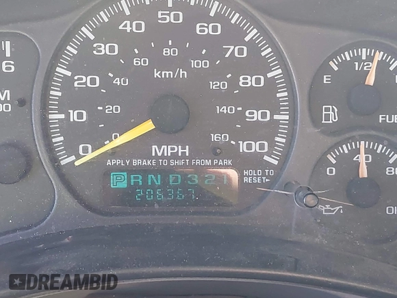 2000 GMC New Sierra 1500 SL with VIN 2GTEC19V6Y1136571, listed as a IAAI auction lot 41043650 with 206,367 mi miles. Bid and sale history available at carsss.com. Image 15.