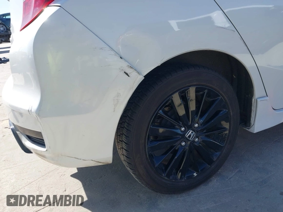 2018 Honda Fit Sport z VIN 3HGGK5H62JM732645, wystawiony jako IAAI lot #41216302 z przebiegiem 107 128 mil mil oraz . Historia ofert i sprzedaży dostępna na DreamBid. Obrazek 17.